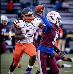 A focus on improving, whether from playing offensive line or building on his skillset, propelled Rashard Perry to a spot in SU’s 2023 recruiting class.